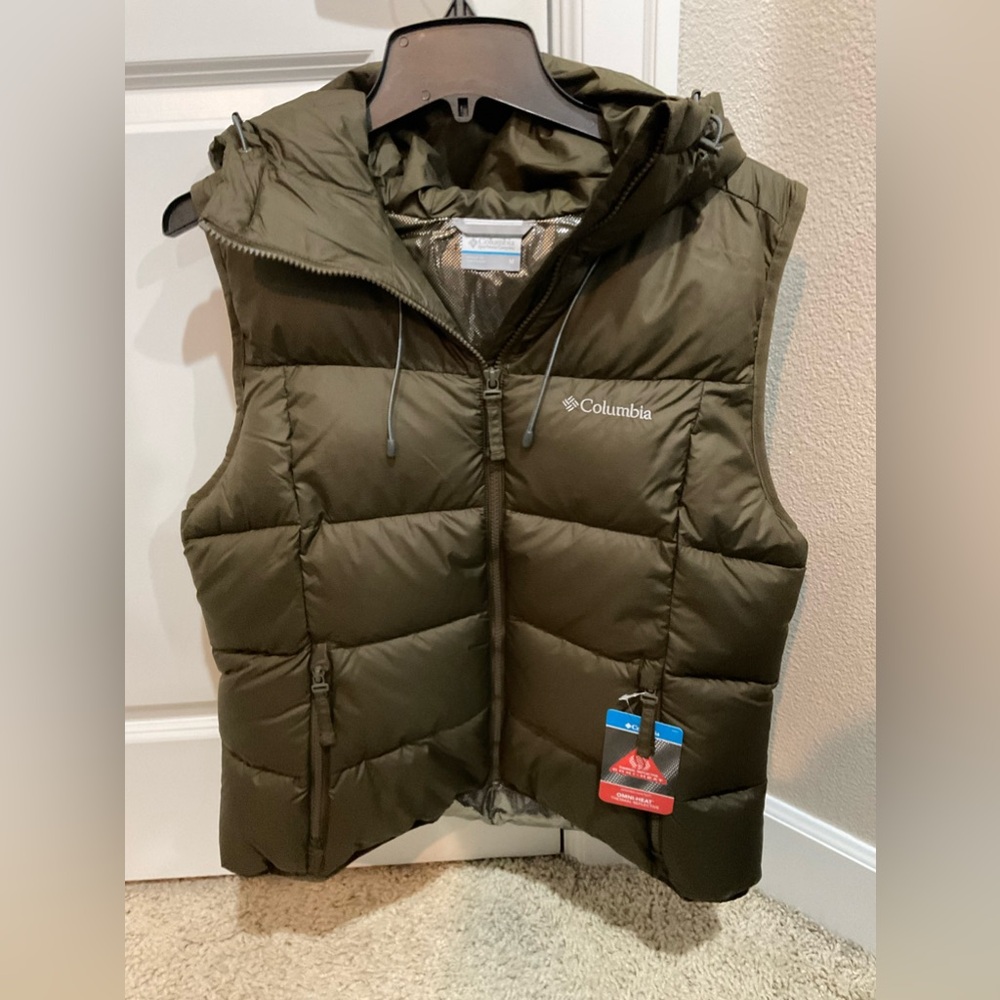 NWT Women’s Columbia vest. Size M.